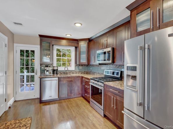 44 Archie Place, West Islip NY 11795