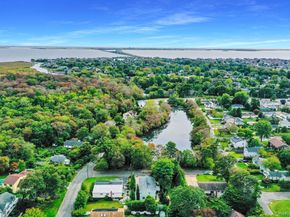 44 Archie Place, West Islip NY 11795