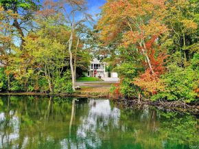 44 Archie Place, West Islip NY 11795