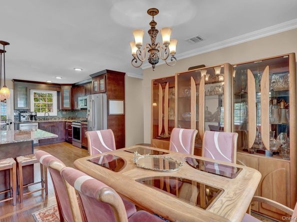 44 Archie Place, West Islip NY 11795