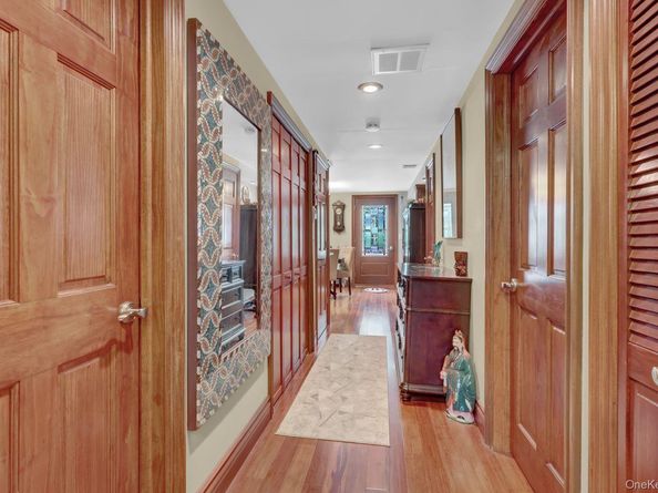 44 Archie Place, West Islip NY 11795