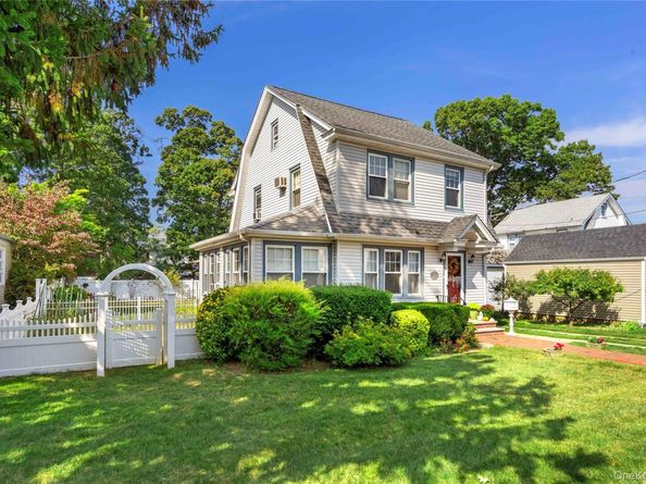 85 Edmund Street Street, Lynbrook NY 11563
