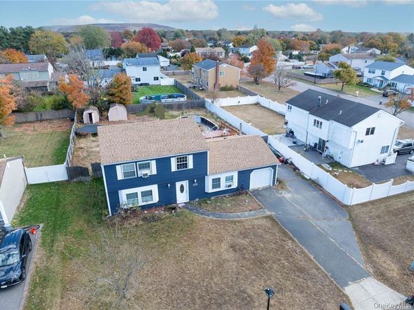 130 Tarpon Avenue, Medford NY 11763