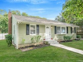 11 2nd Court, Ronkonkoma NY 11779