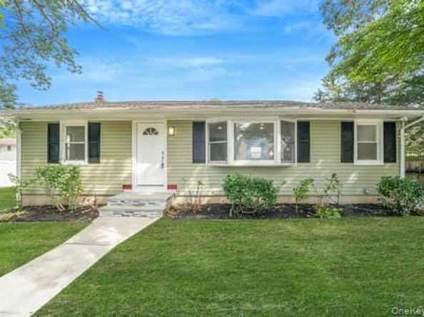 11 2nd Court, Ronkonkoma NY 11779