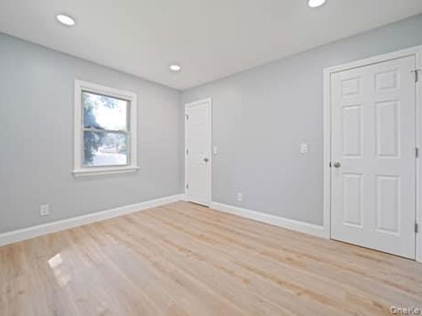 11 2nd Court, Ronkonkoma NY 11779