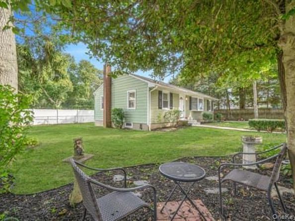 11 2nd Court, Ronkonkoma NY 11779