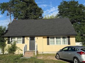 43 Lakewood Avenue, Lake Ronkonkoma NY 11779