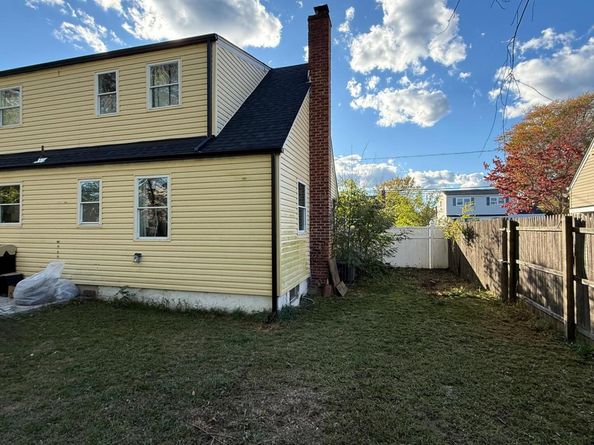 43 Lakewood Avenue, Lake Ronkonkoma NY 11779