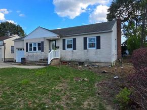 3 Bentley Road, Plainview NY 11803