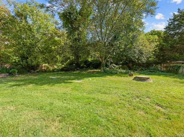 16 Edwards Avenue, Calverton NY 11933