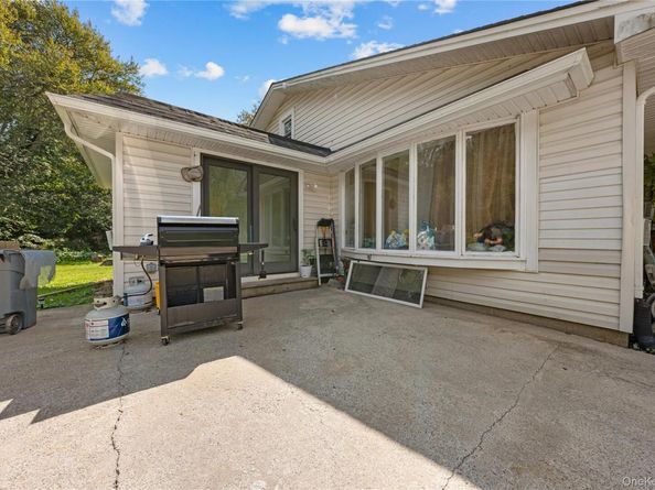 16 Edwards Avenue, Calverton NY 11933