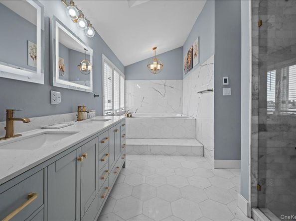 4072 Darby Lane, Seaford NY 11783
