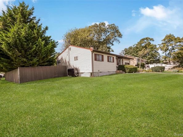 11 Rolan Court, Islip Terrace NY 11752