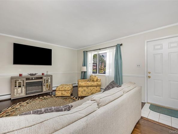11 Rolan Court, Islip Terrace NY 11752