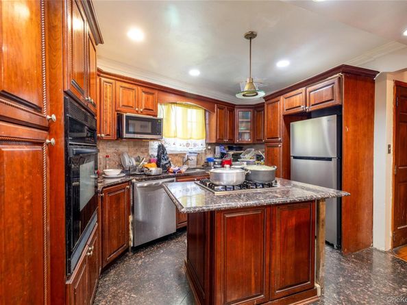 186-02 Foch Boulevard, Saint Albans NY 11412