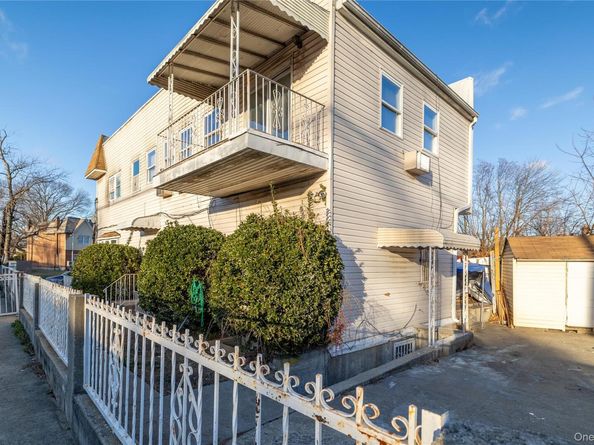 186-02 Foch Boulevard, Saint Albans NY 11412