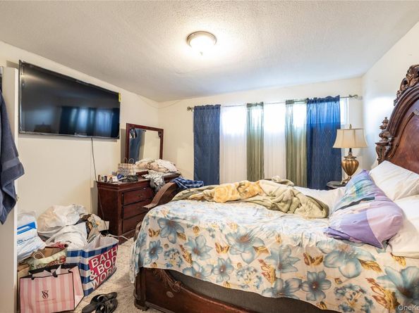 186-02 Foch Boulevard, Saint Albans NY 11412