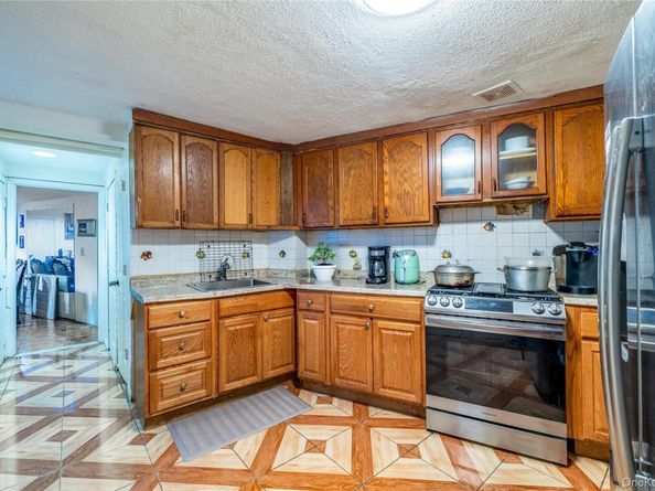 186-02 Foch Boulevard, Saint Albans NY 11412