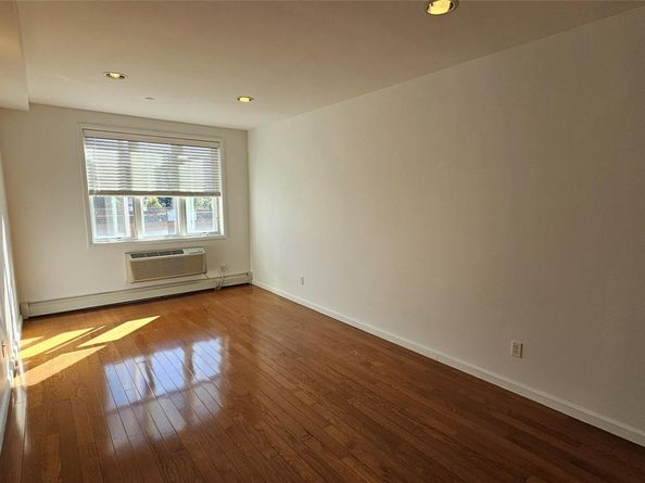 149-06 Northern Boulevard 302, Flushing NY 11354