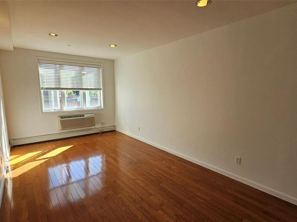 14906 Northern Boulevard 302, Flushing NY 11354
