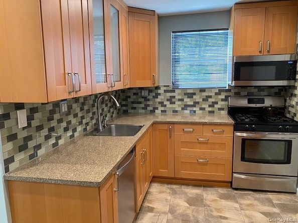 263-17 74th Avenue E2, Glen Oaks NY 11004