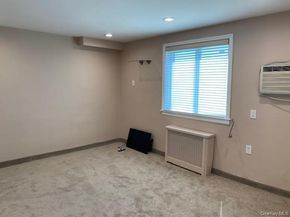 263-17 74th Avenue E2, Glen Oaks NY 11004