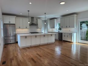 11 First Street, Glenwood Landing NY 11547