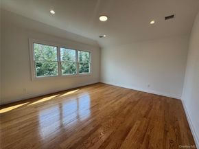 11 First Street, Glenwood Landing NY 11547