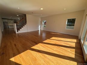 11 First Street, Glenwood Landing NY 11547