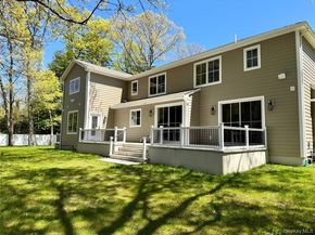 654 Caledonia Road, Dix Hills NY 11746