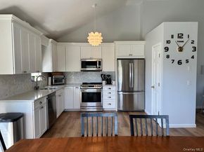 7 Corwin Lane, Hampton Bays NY 11946