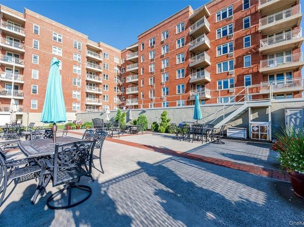 560 W Broadway 3H, Long Beach NY 11561