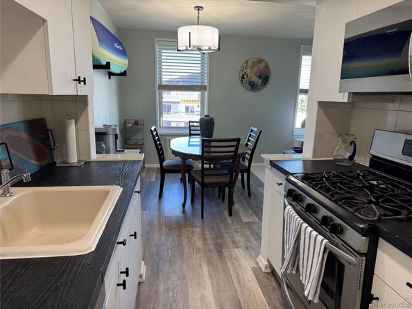 560 W Broadway 3H, Long Beach NY 11561