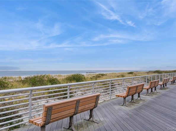 560 W Broadway 3H, Long Beach NY 11561