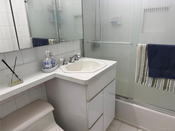560 W Broadway 3H, Long Beach NY 11561