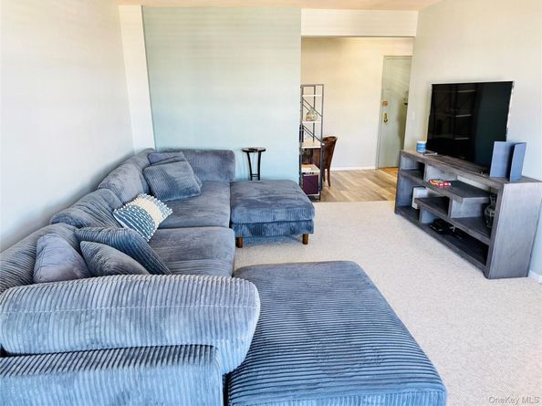560 W Broadway 3H, Long Beach NY 11561