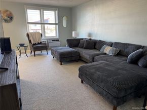560 W Broadway 3H, Long Beach NY 11561