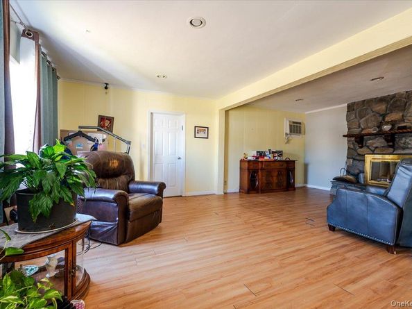 27 Hewlett Point Avenue, East Rockaway NY 11518