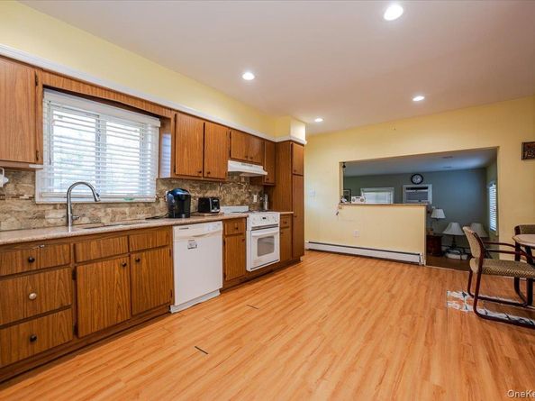 27 Hewlett Point Avenue, East Rockaway NY 11518