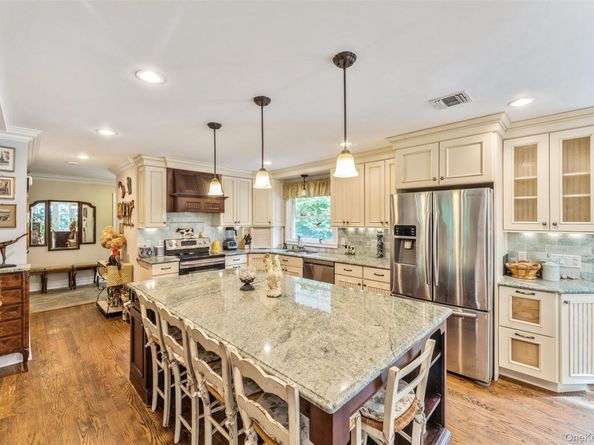 15 Ridge Road, Glen Cove NY 11542