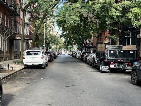 330 E 83 Street 2J, New York (Manhattan) NY 10028