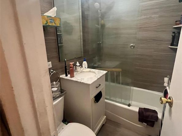 330 E 83 Street 2J, New York (Manhattan) NY 10028