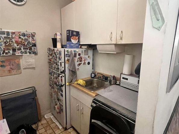 330 E 83 Street 2J, New York (Manhattan) NY 10028