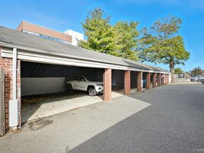51 Lincoln Avenue D21, Rockville Centre NY 11570