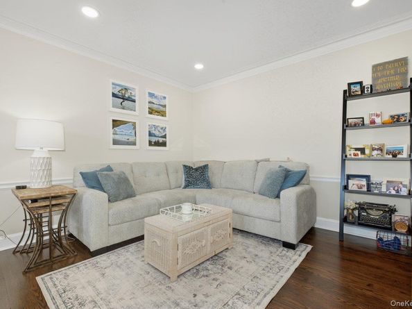 51 Lincoln Avenue D21, Rockville Centre NY 11570