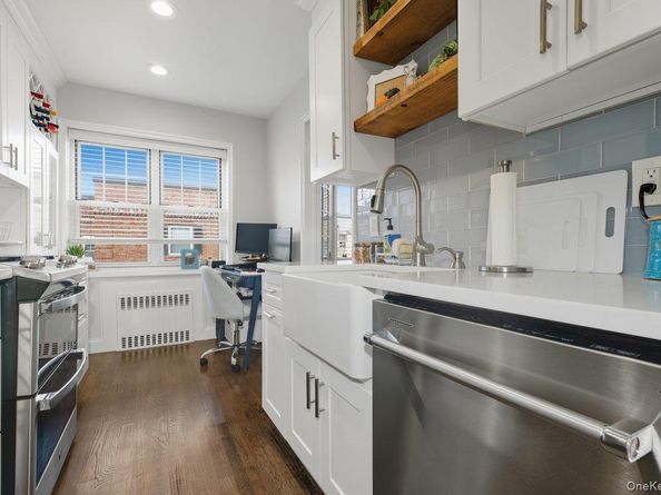 51 Lincoln Avenue D21, Rockville Centre NY 11570