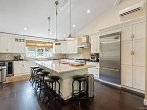 63 Ridge Drive, Plainview NY 11803