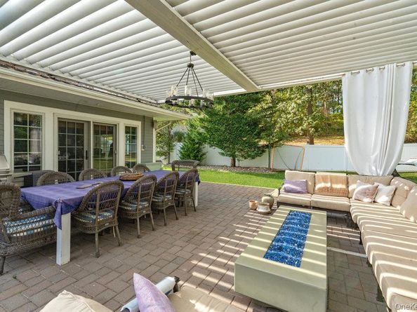 63 Ridge Drive, Plainview NY 11803