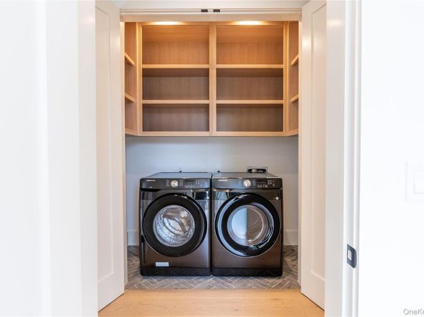 487 Davie Street, Westbury NY 11590